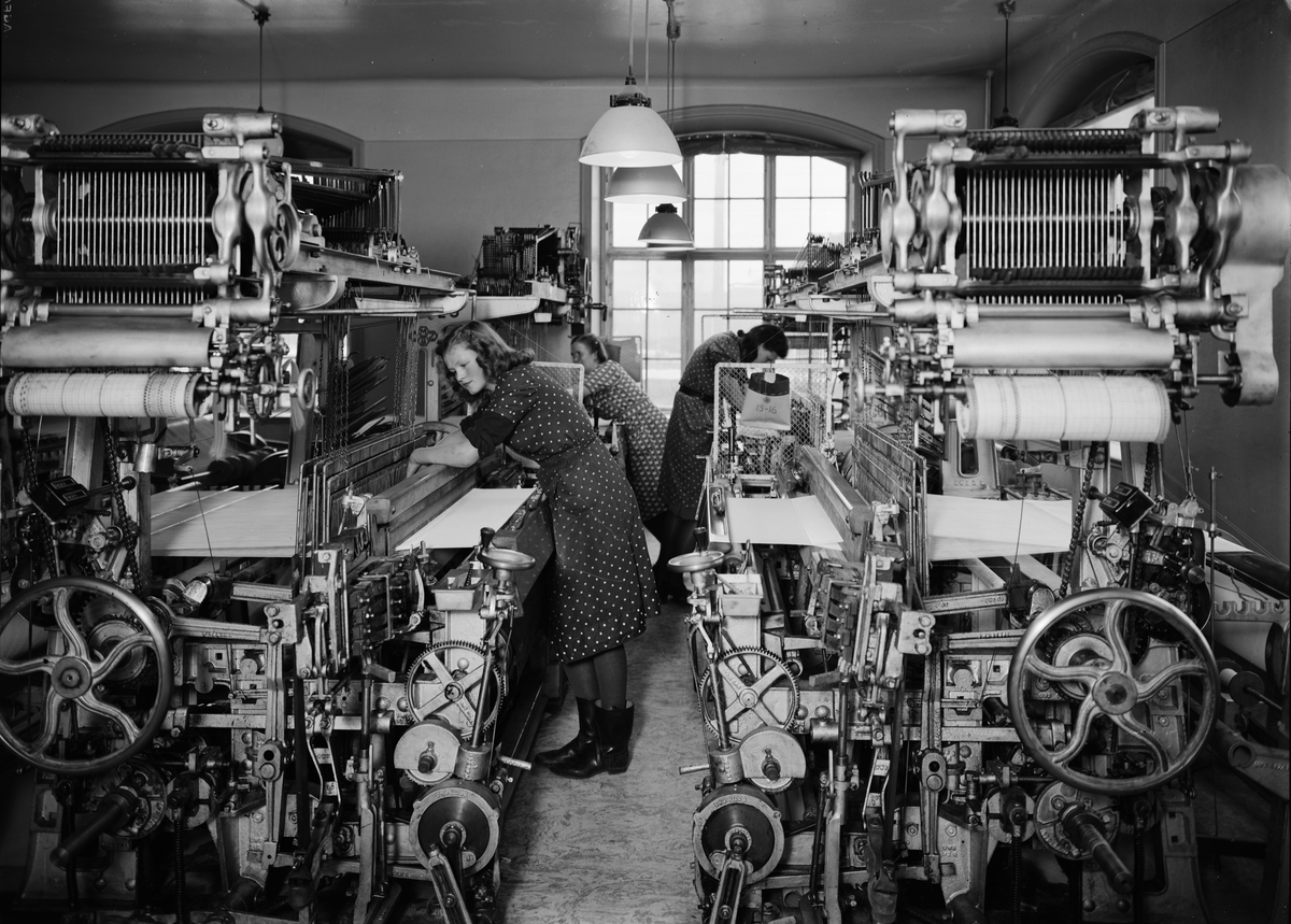 Paul Sandberg, Women work at looms, AB Upsala Sidenväverier, Suttung’s alley