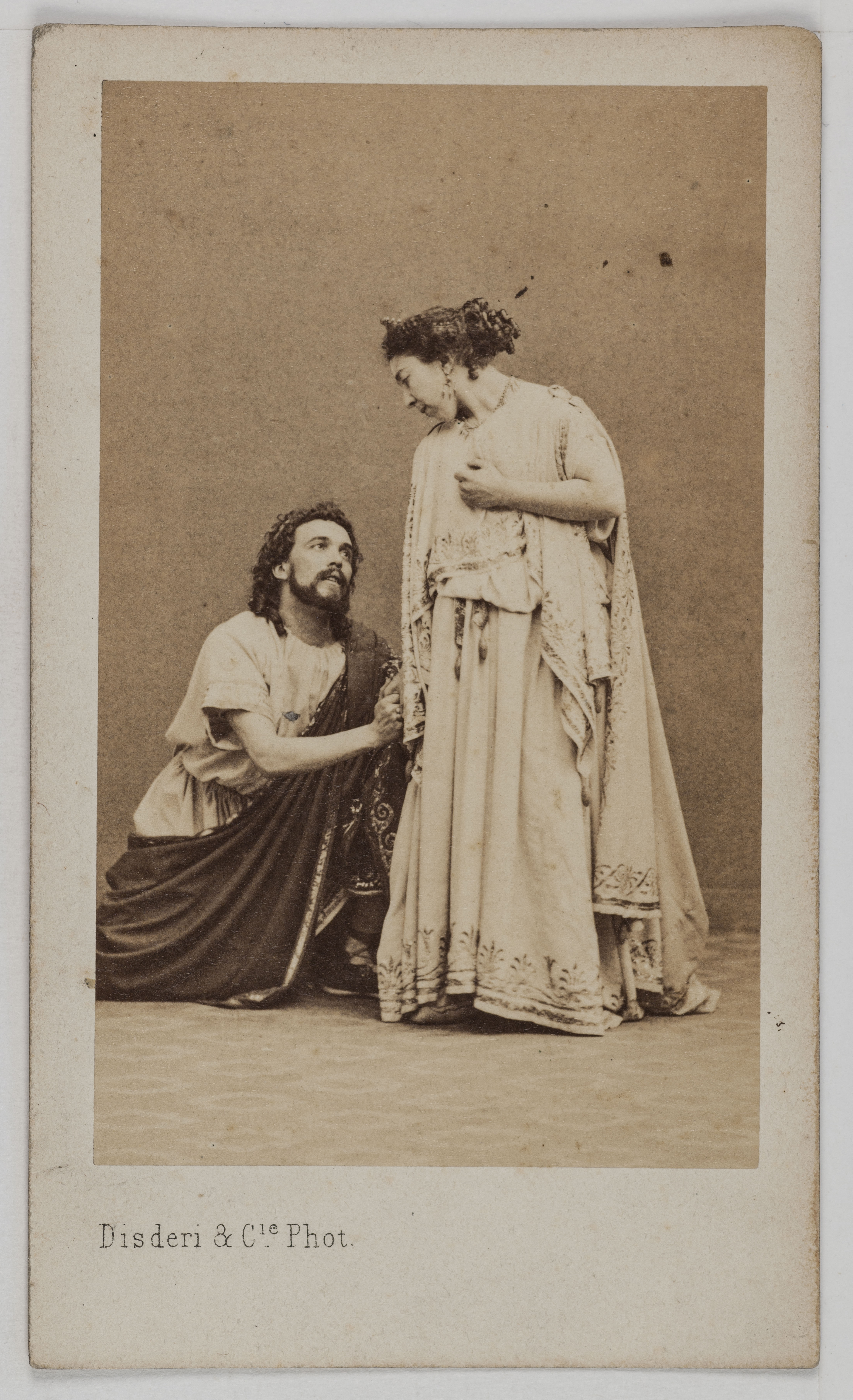 Disderi & Cie, Portrait de Pauline Viardot (née Pauline Garcia, 1821-1910), mezzo-soprano et compositrice, avec l'acteur Michot.