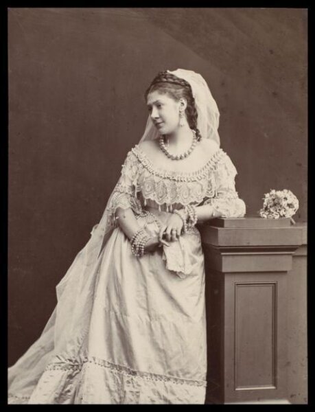 London Stereoscopic and Photographic Company, Guy Little Theatrical Photograph
