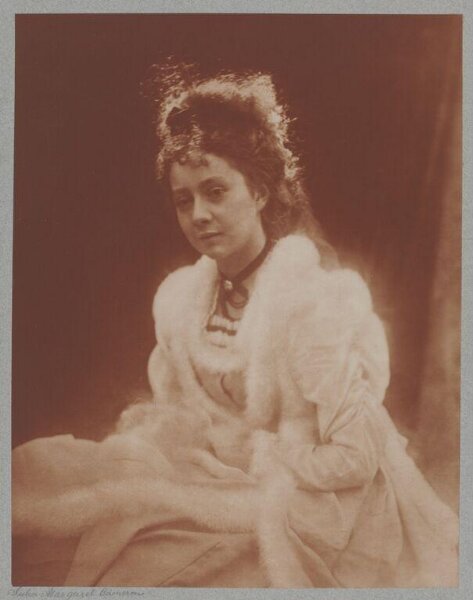 Cameron, Julia Margaret, Loo