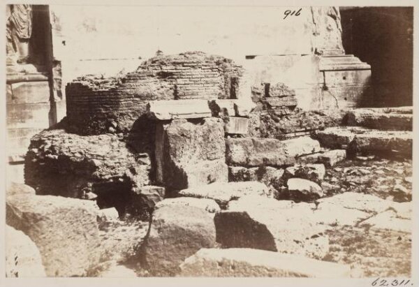Parker, John Henry, Forum Romanum - Pediment of the Milliarium Aureum.