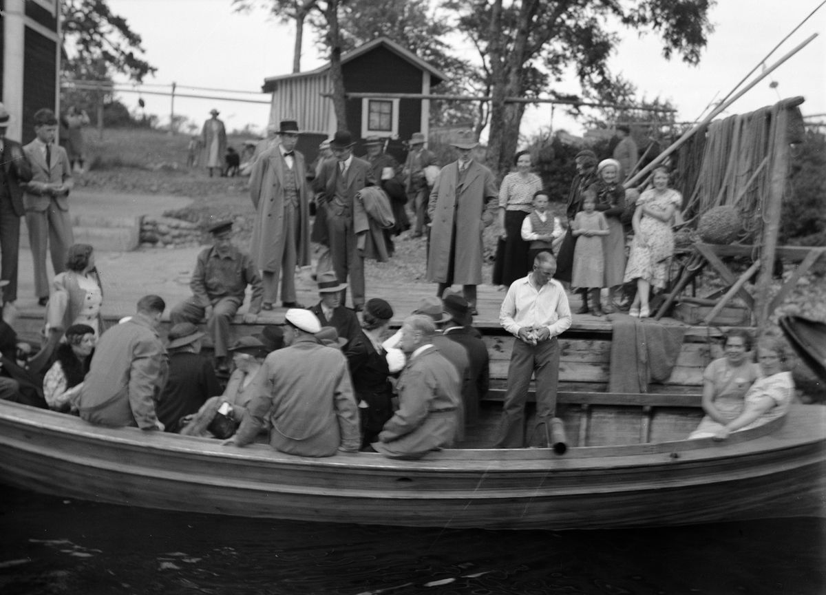 Paul Sandberg, Medlemmar i Upplands fornminnesförening och Naturskyddsföreningen, skärgårdsidyll vid Löfs brygga i Billhamns fiskeläge, Älvkarleby