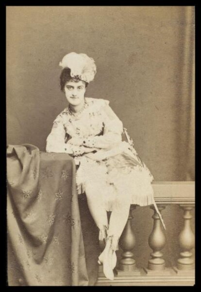 London Stereoscopic and Photographic Company, Guy Little Theatrical Photograph