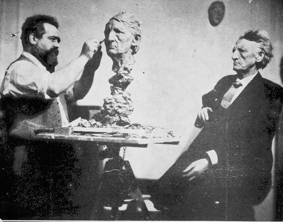 Normann Helger, PORTRETT: ANDREW FURUSETH SITTER MODELL FOR SKULPTUR, USA (STANGE)